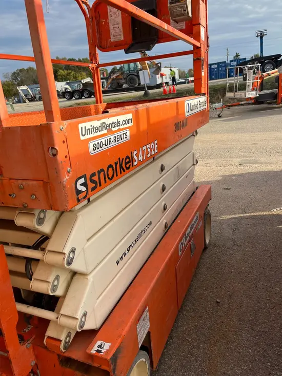 2018 Snorkel S4732E Scissor Lift