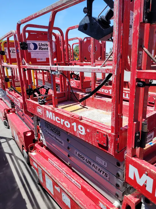 2018 MEC MICRO 19 Scissor Lift