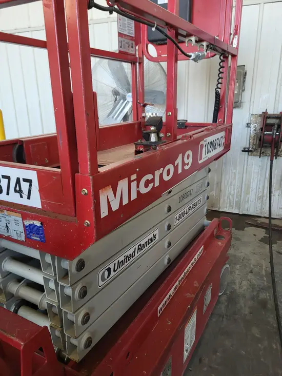 2018 MEC MICRO 19 Scissor Lift