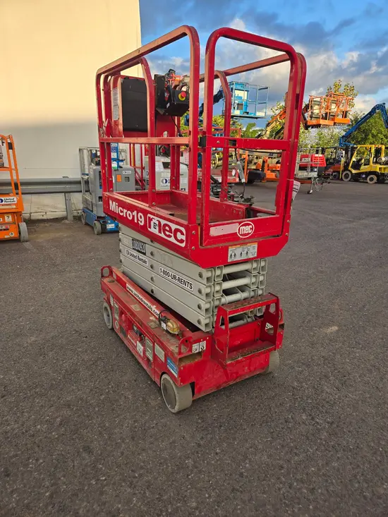 2018 MEC MICRO 19 Scissor Lift