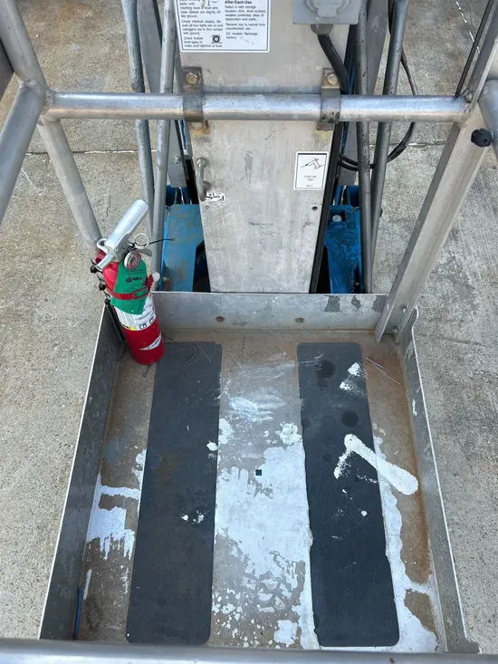 2018 Genie AWP-40SDC Pusharound Lift