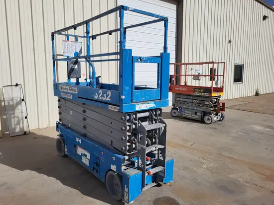 2017 Genie GS-3232 Scissor Lift