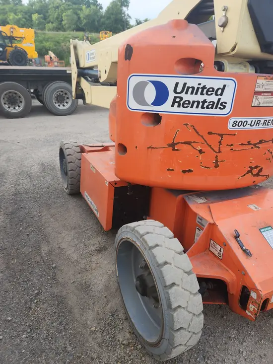 2016 JLG E450AJ Articulating Boom Lift