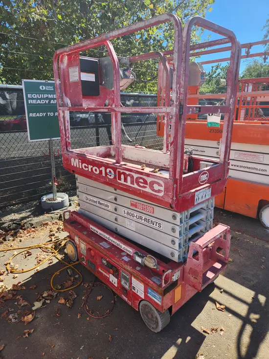 2018 MEC MICRO 19 Scissor Lift