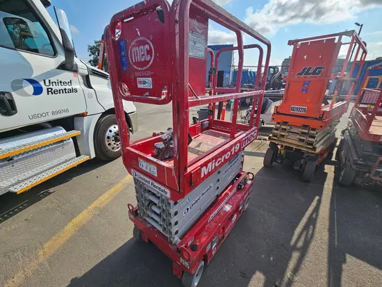 2018 MEC MICRO 19 Scissor Lift