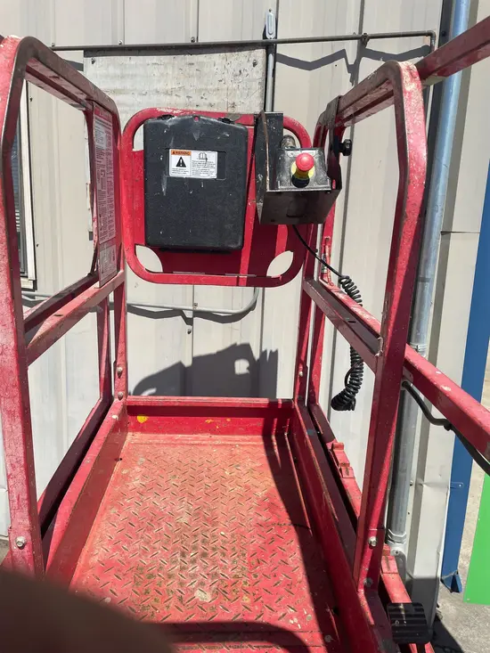 2019 MEC MICRO 19 Scissor Lift