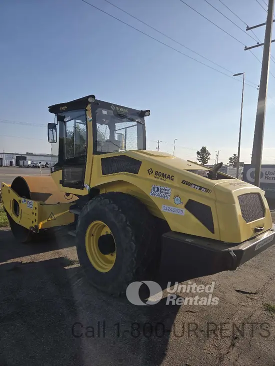2021 BOMAG BW211D-5 Single Drum Roller