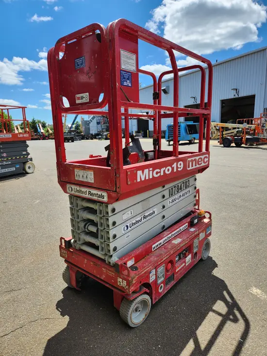 2018 MEC MICRO 19 Scissor Lift