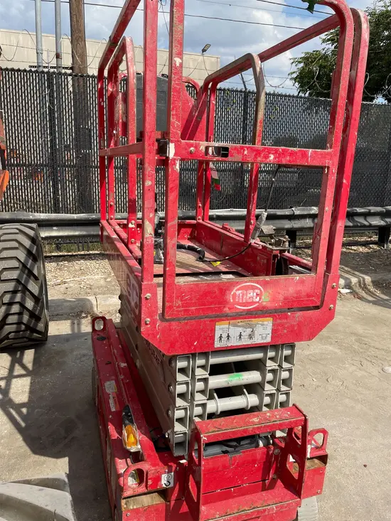 2019 MEC MICRO 19 Scissor Lift