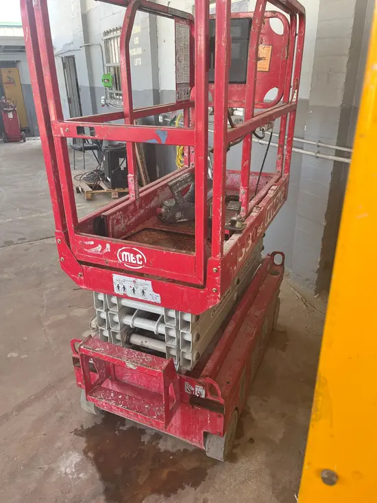 2018 MEC 1330SE Scissor Lift