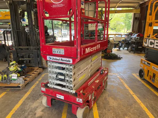 2018 MEC MICRO 19 Scissor Lift