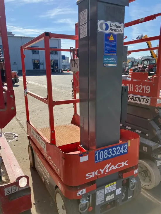 2018 Skyjack SJ12 Self-Propelled One-Person Lift