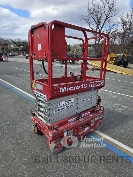 2018 MEC MICRO 19 Scissor Lift