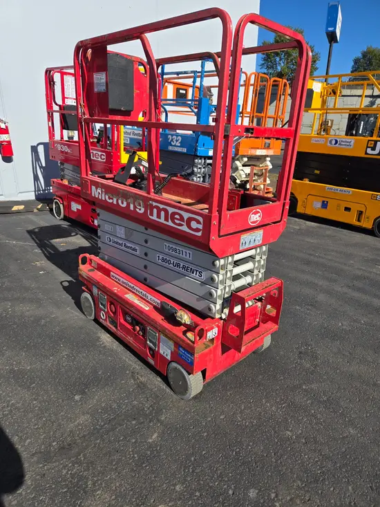 2019 MEC MICRO 19 Scissor Lift