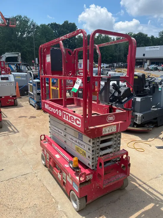 2018 MEC MICRO 19 Scissor Lift