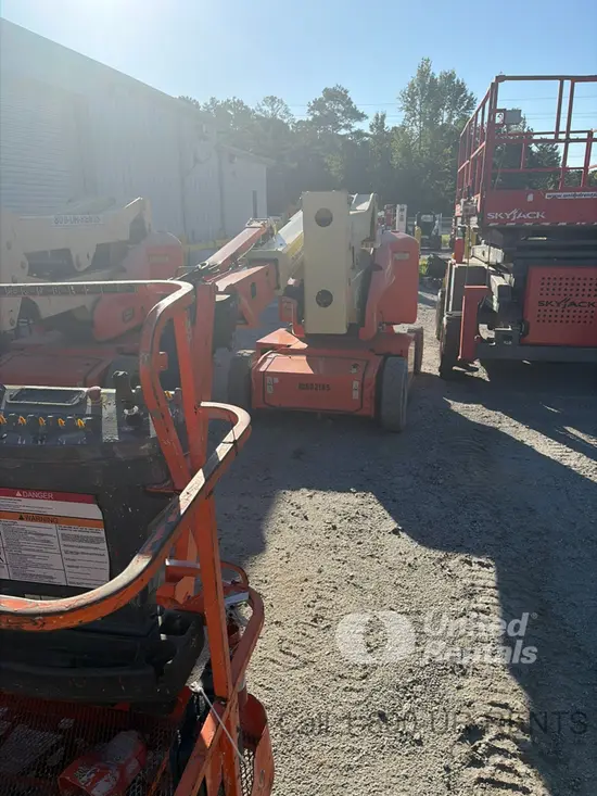 2016 JLG E400AJPN Articulating Boom Lift