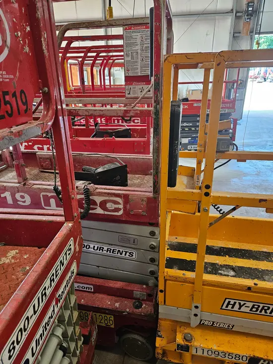 2018 MEC MICRO 19 Scissor Lift