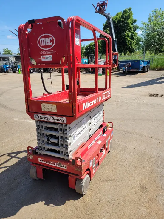 2018 MEC MICRO 19 Scissor Lift