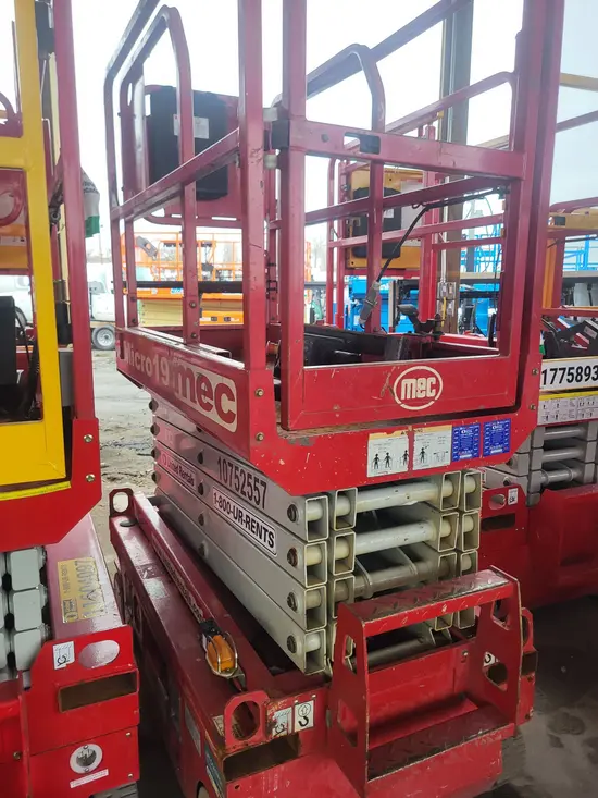 2018 MEC MICRO 19 Scissor Lift