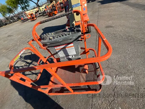 2013 JLG E400AN Articulating Boom Lift