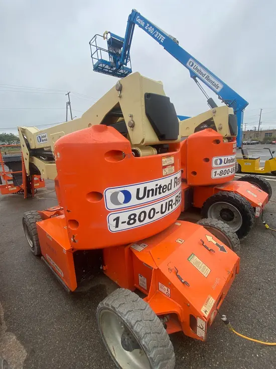 2016 JLG E400AJPN Articulating Boom Lift
