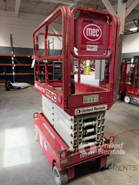 2018 MEC MICRO 19 Scissor Lift