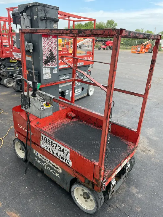 2017 Skyjack SJ16 Self-Propelled One-Person Lift