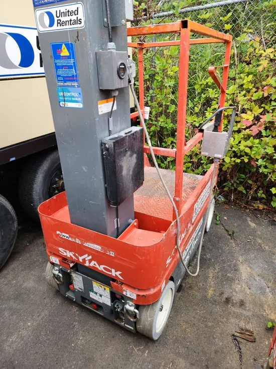 2018 Skyjack SJ12 Self-Propelled One-Person Lift