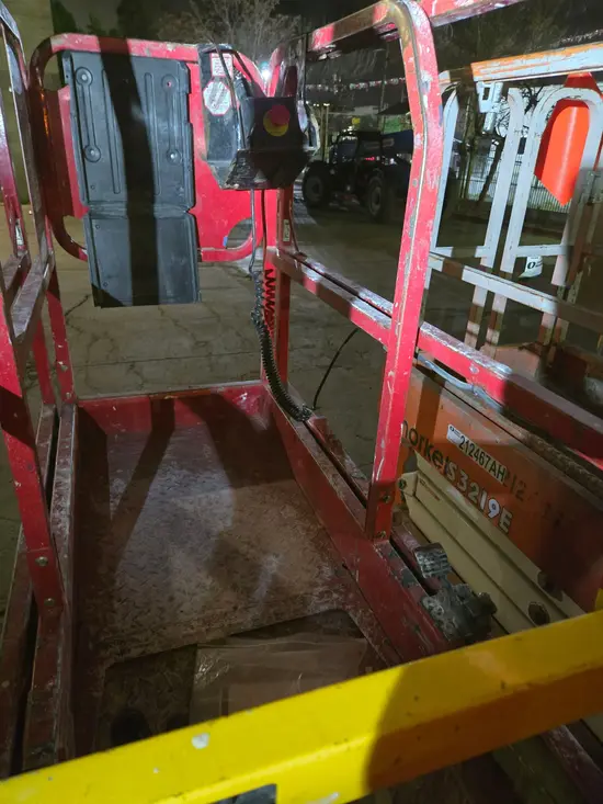 2019 MEC MICRO 19 Scissor Lift
