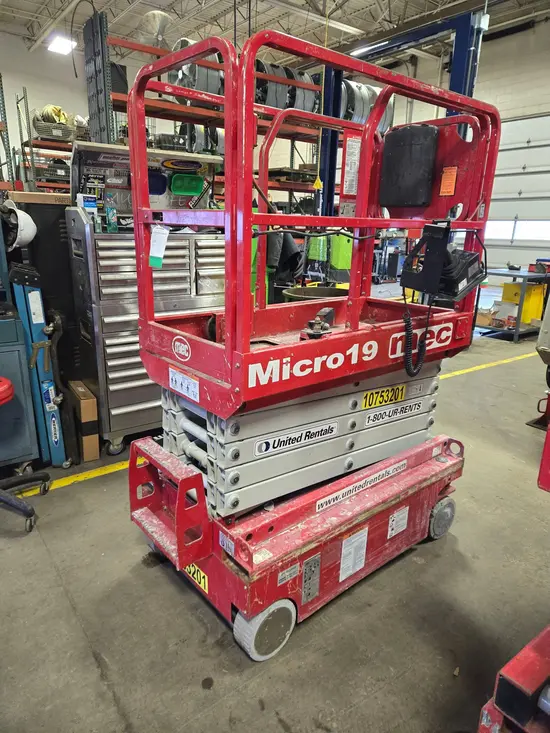 2018 MEC MICRO 19 Scissor Lift