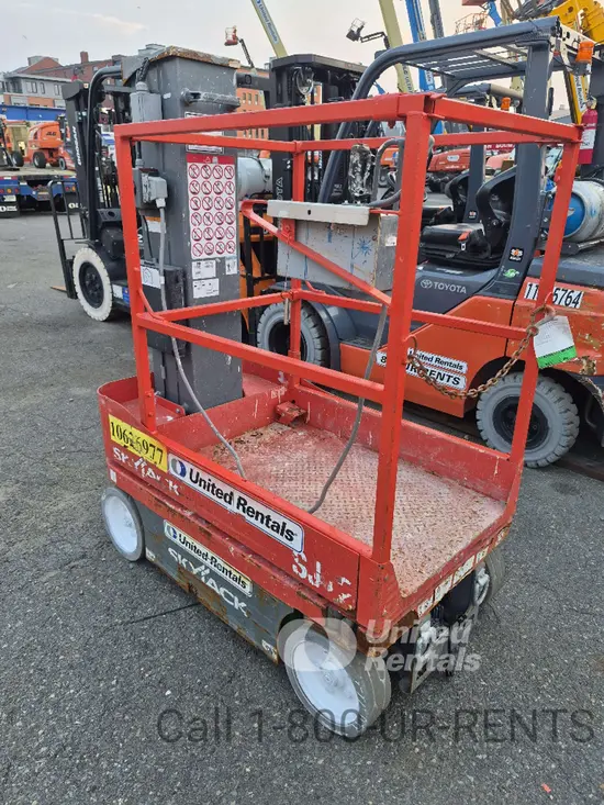2017 Skyjack SJ12 Self-Propelled One-Person Lift