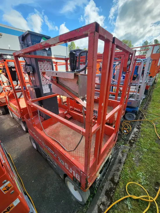 2017 Skyjack SJ16 Self-Propelled One-Person Lift