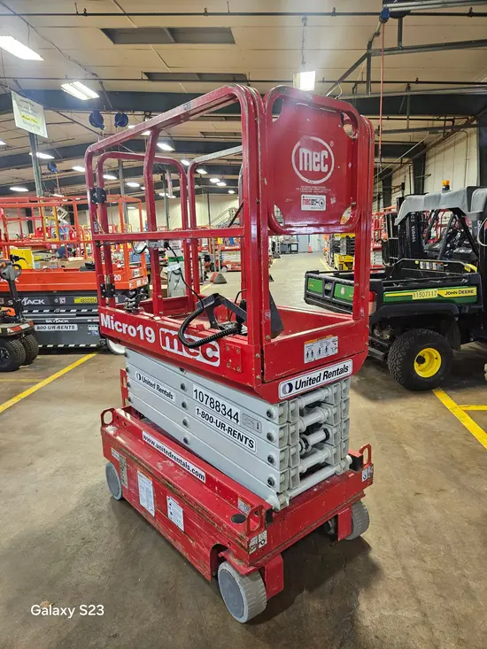 2018 MEC MICRO 19 Scissor Lift