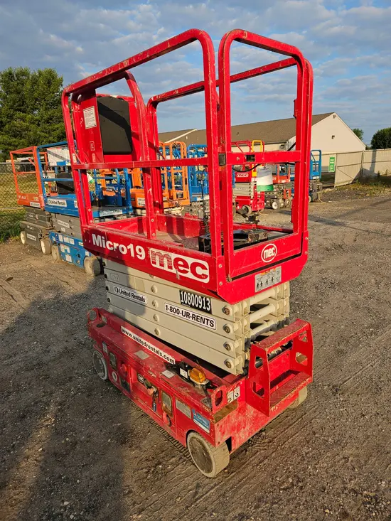2018 MEC MICRO 19 Scissor Lift