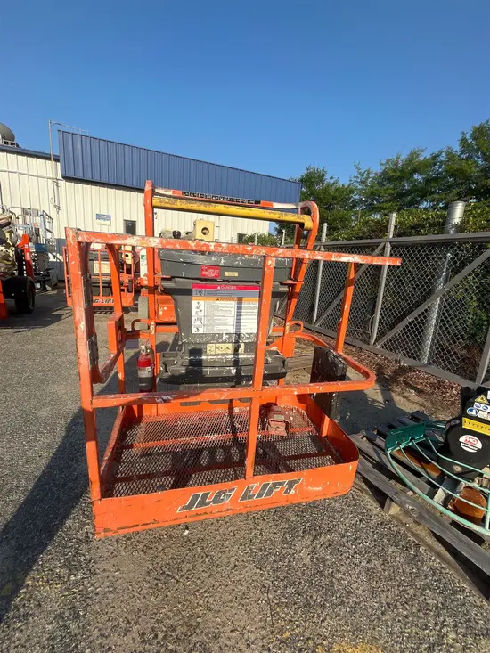 2017 JLG E400AJPN Articulating Boom Lift