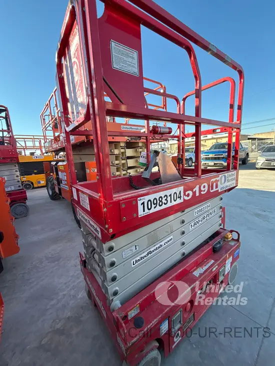 2019 MEC MICRO 19 Scissor Lift
