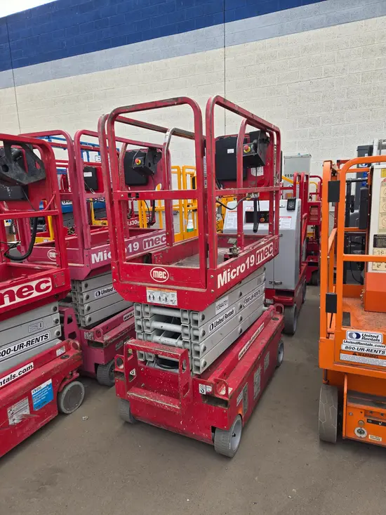 2018 MEC MICRO 19 Scissor Lift