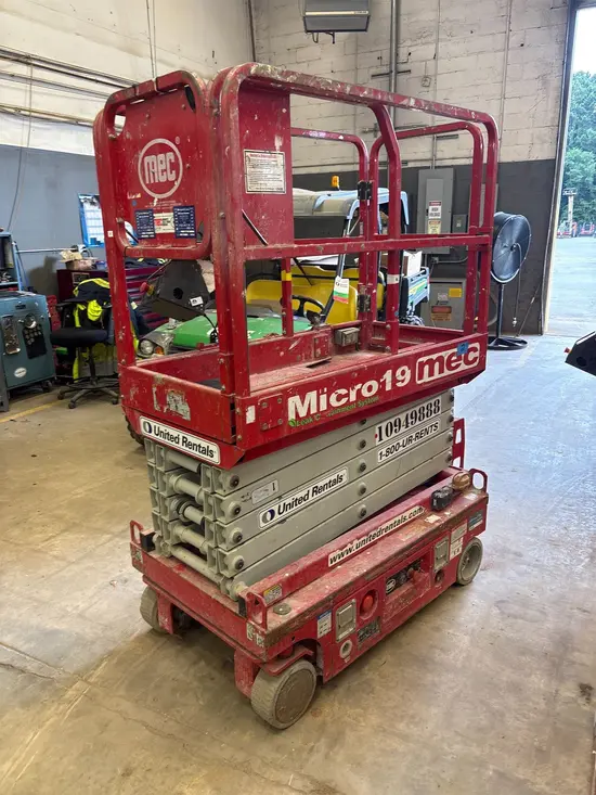 2019 MEC MICRO 19 Scissor Lift