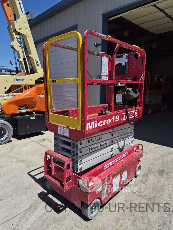 2018 MEC MICRO 19 Scissor Lift