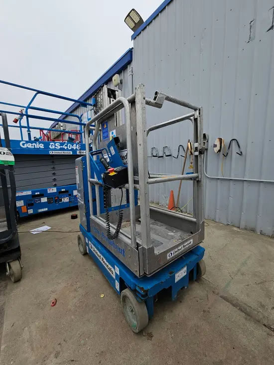 2017 Genie GR-20 Self-Propelled One-Person Lift