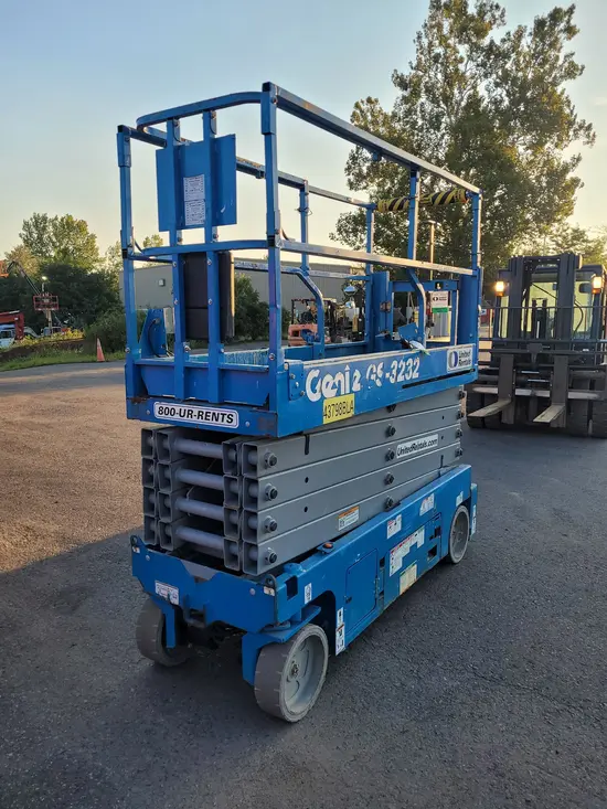 2017 Genie GS-3232 Scissor Lift