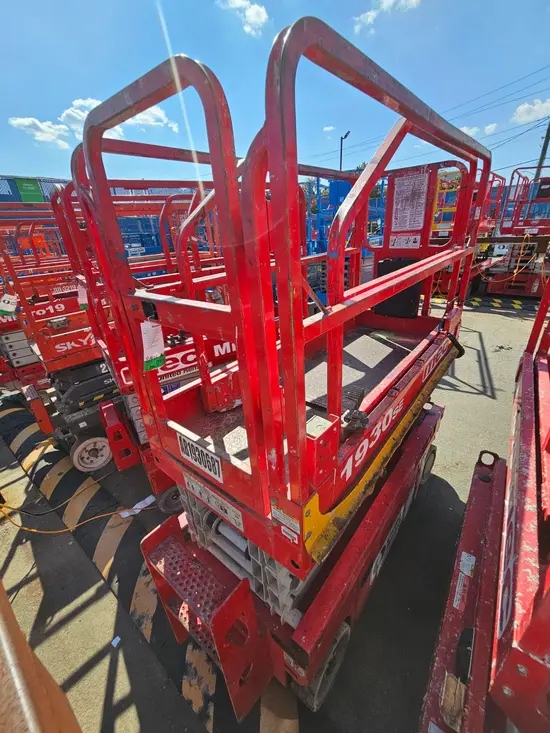 2017 MEC 1930SE Scissor Lift
