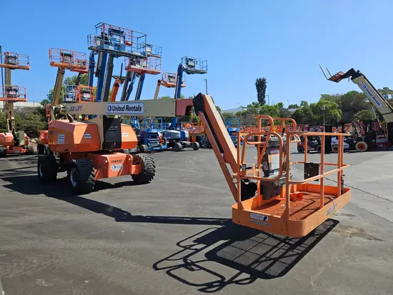 2013 JLG 800AJ Articulating Boom Lift