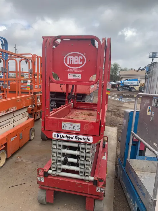 2019 MEC MICRO 19 Scissor Lift