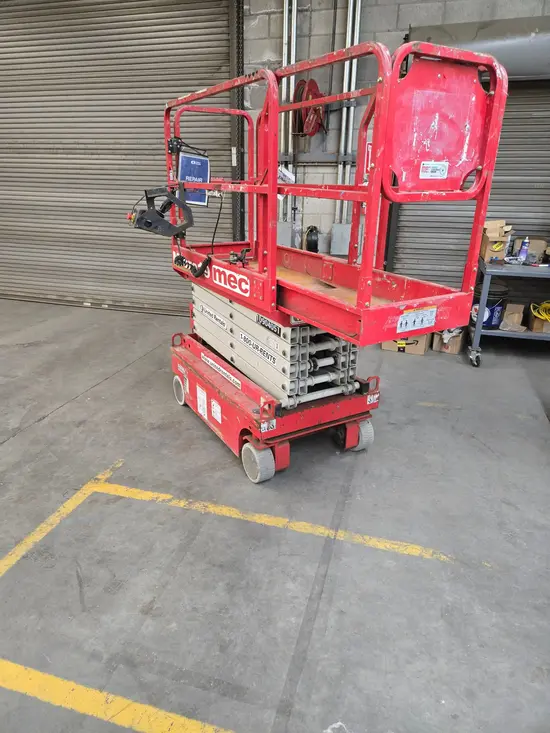 2019 MEC MICRO 19 Scissor Lift
