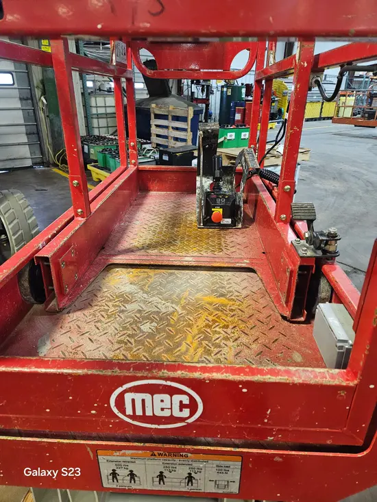 2018 MEC MICRO 19 Scissor Lift