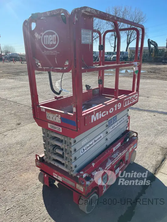 2017 MEC MICRO 19 Scissor Lift