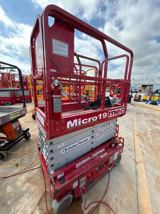 2019 MEC MICRO 19 Scissor Lift