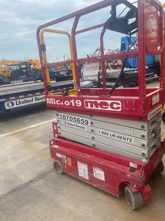 2018 MEC MICRO 19 Scissor Lift