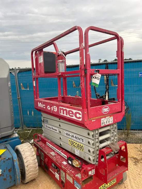 2018 MEC MICRO 19 Scissor Lift